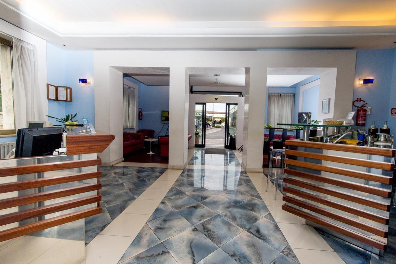 Hotel Millennium Palace Терни Экстерьер фото