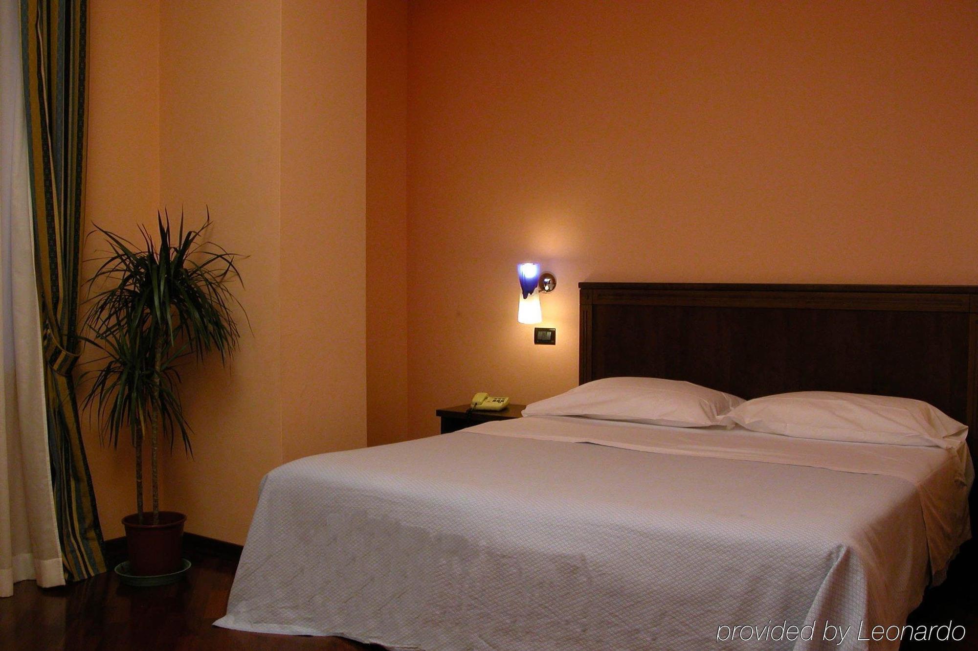 Hotel Millennium Palace Терни Экстерьер фото