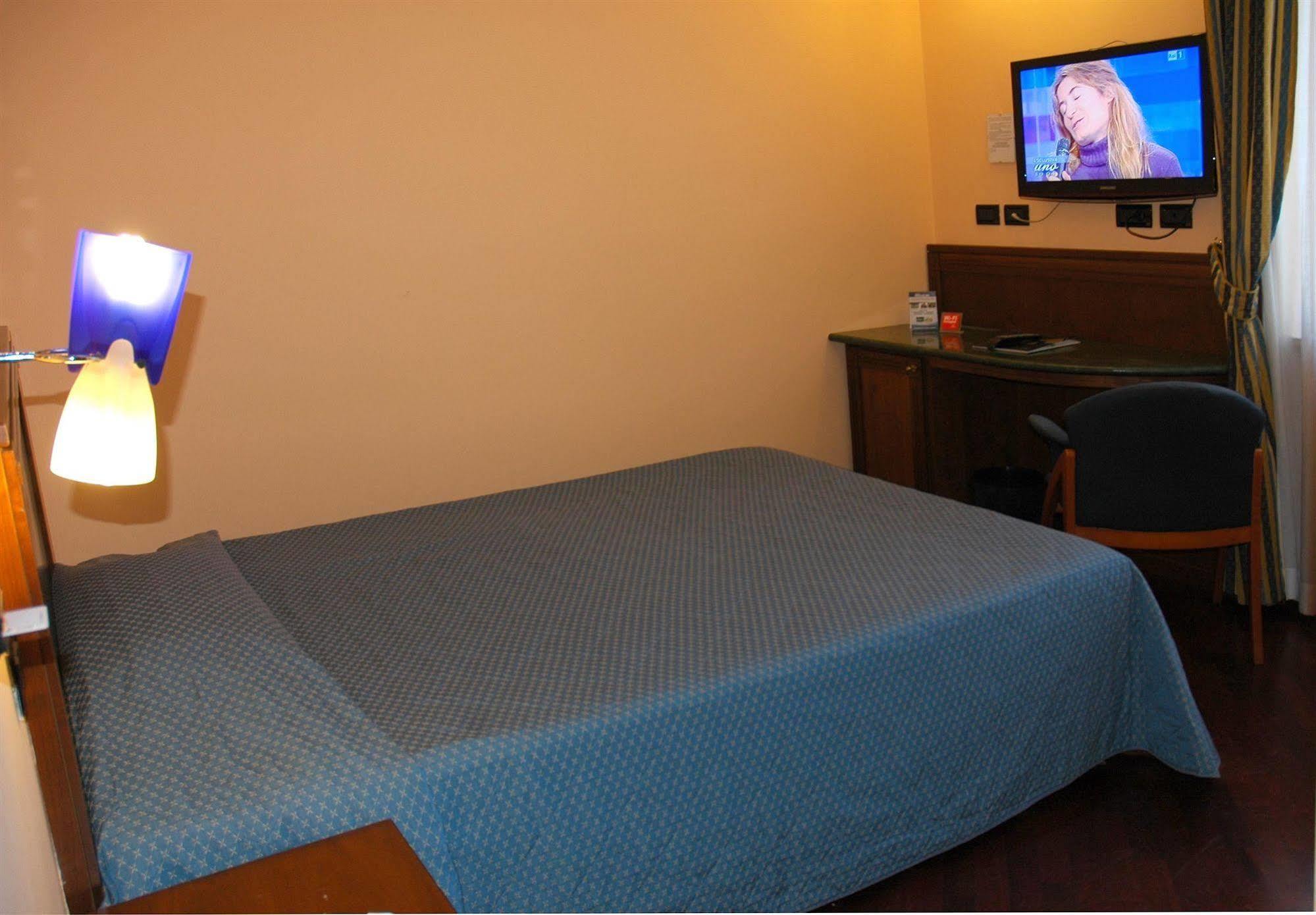 Hotel Millennium Palace Терни Экстерьер фото